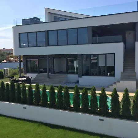 Villa Leon's Holiday 2 Pola